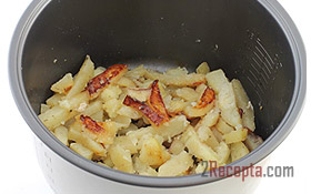 Котлеты на пару и жареный картофель в мультиварке