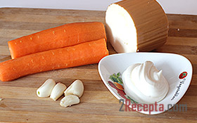 Салат из моркови с колбасным сыром