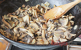 Багет, фаршированный курицей и грибами