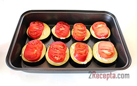 Баклажаны с помидорами, запеченные с сыром и чесноком