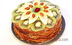 Блинный пирог с фруктами