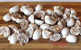 Брюссельская капуста с грибами, тушеная на сковороде