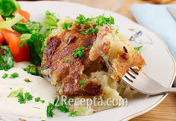 Картофельная бабка со свининой, запеченная в духовке