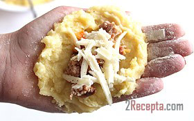 Картофельные зразы с мясом и сыром
