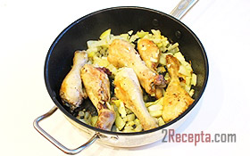 Курица в сметано-сливочном соусе, жареная на сковороде