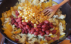 Мексиканское бурито с курицей и овощами