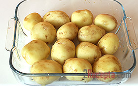 Молодая картошка, запеченная в духовке