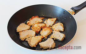 Мясо с помидорами и сыром, запеченное в духовке