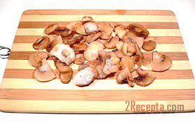 Картошка с мясом и грибами в горшочках