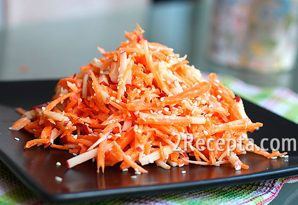 Простой салат из моркови и яблока